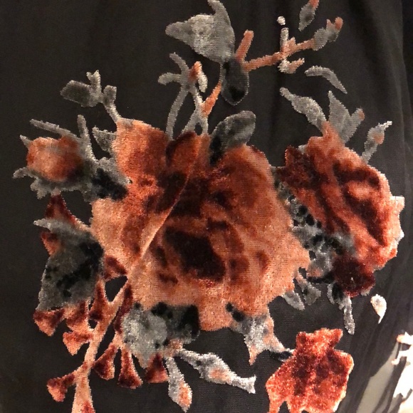 Strapless dress with velvet details - Picture 2 of 4